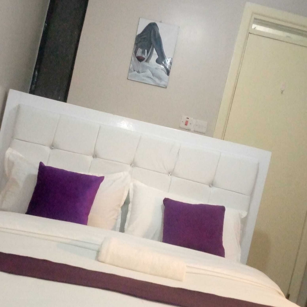 Lux Suites Mattlet Studio Apartments TRM