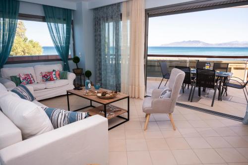 Oceanis Apartments — 4-Star Luxury Hotel in Artemida, Greece