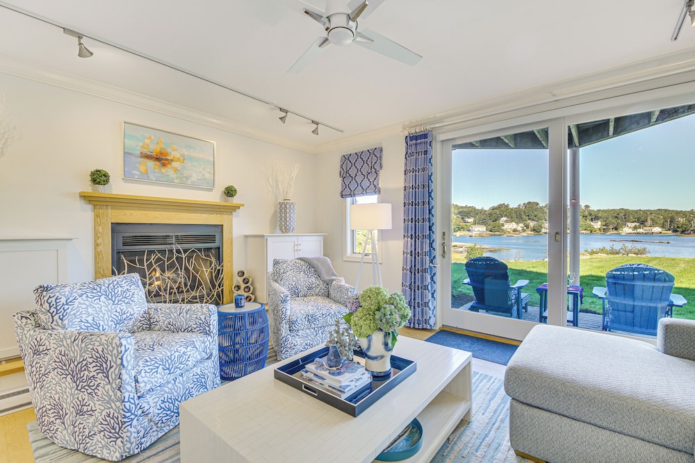 Waterfront Condo Walk to Downtown Boothbay Harbor — 4-Star Luxury Hotel in Boothbay Harbor, United States