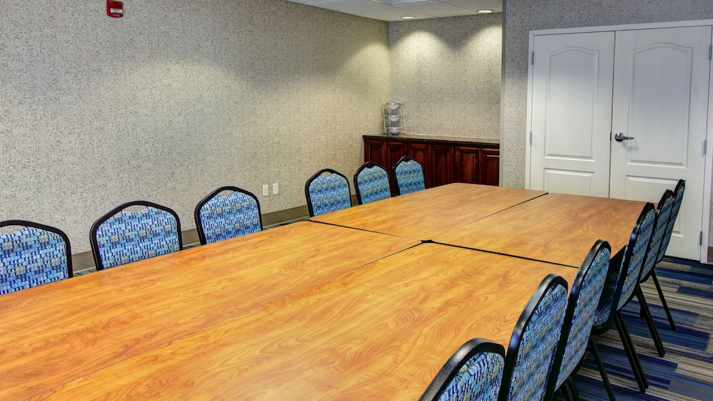 Holiday Inn Express & Suites Sioux City Southern Hills by IHG - photo 86