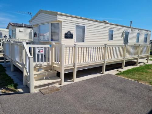 Pg49 8 Berth Pet Friendly Caravan Golden Palm in Chapel Saint Leonards, United Kingdom