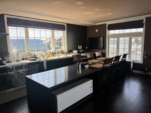 Bieiterrace2f 2F専用独立玄関 2F占有127平米ldk 大型バスルーム 85型スマートtv 駅前通り&景観条例地区 in Unknown City, Japan