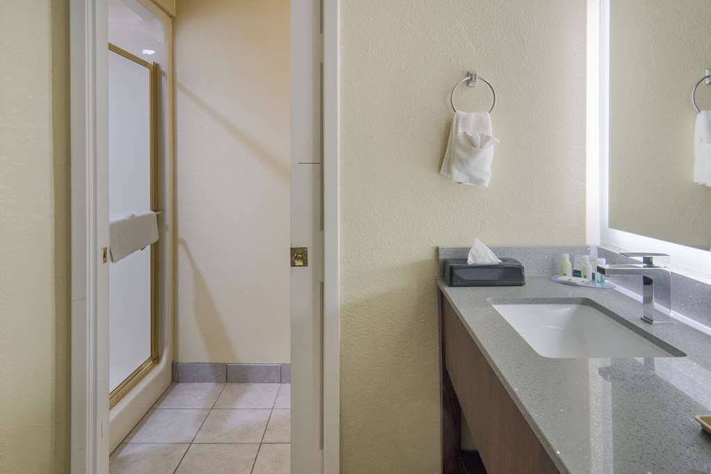 Quality Inn & Suites Roanoke Fort Worth North - photo 16
