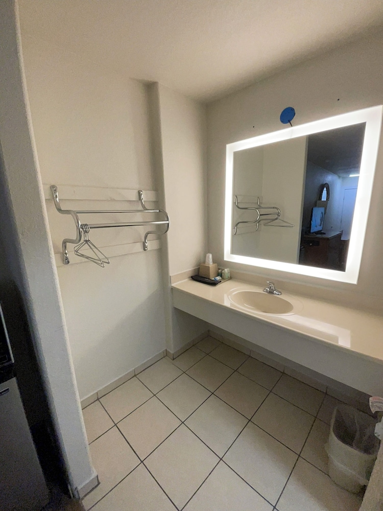 Cedar Creek Inn - photo 19