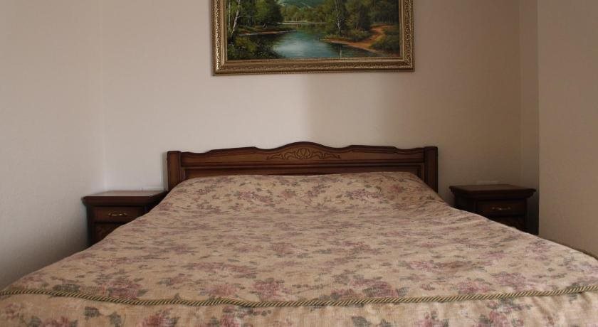Gostyniy Dvir Synevir — hotel in Synevyr
