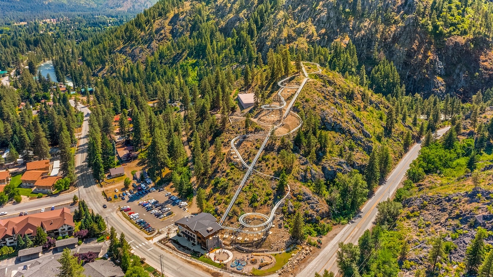 Romanna's all season getaway at Icicle Village with pool and hot tub — 4-Star Luxury Hotel in Leavenworth, United States