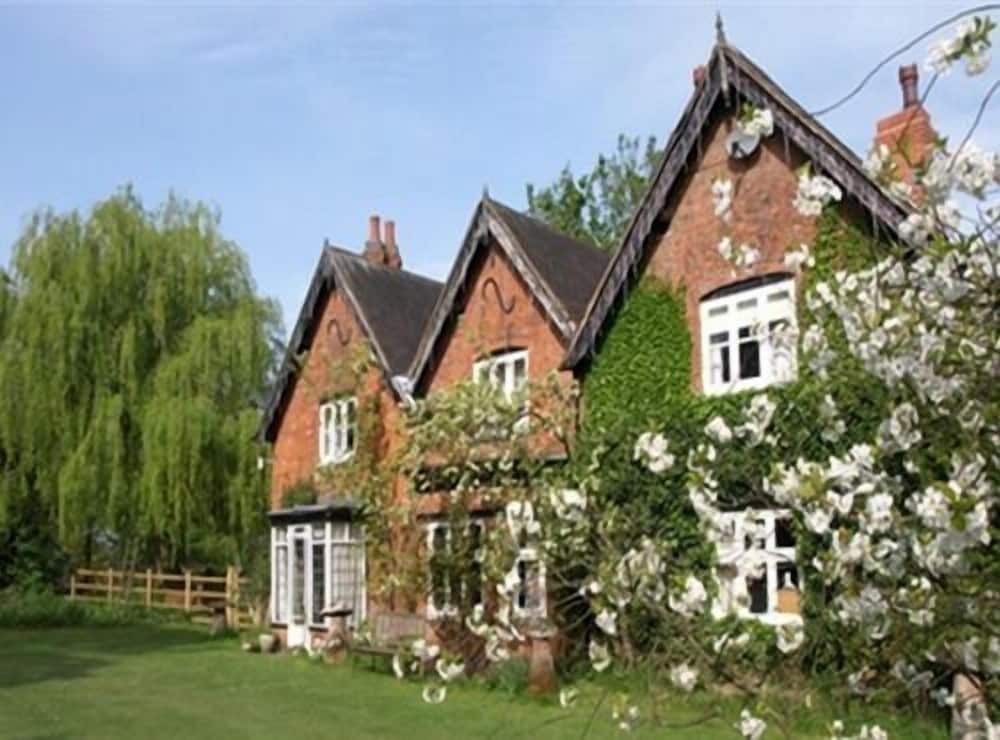 Church Farm - carbon neutral hotel in Solihull