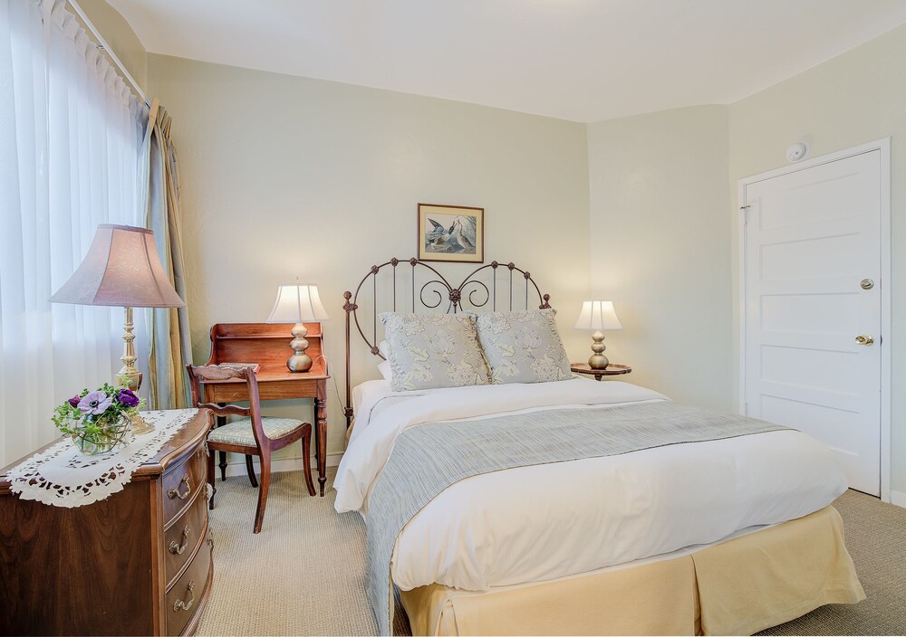 Sandpiper Inn - photo 8