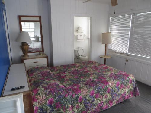 Royal Palms Motel - photo 30