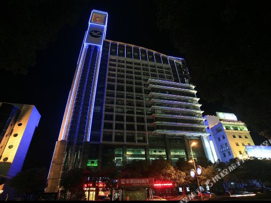 The Float - carbon neutral hotel in Unknown City