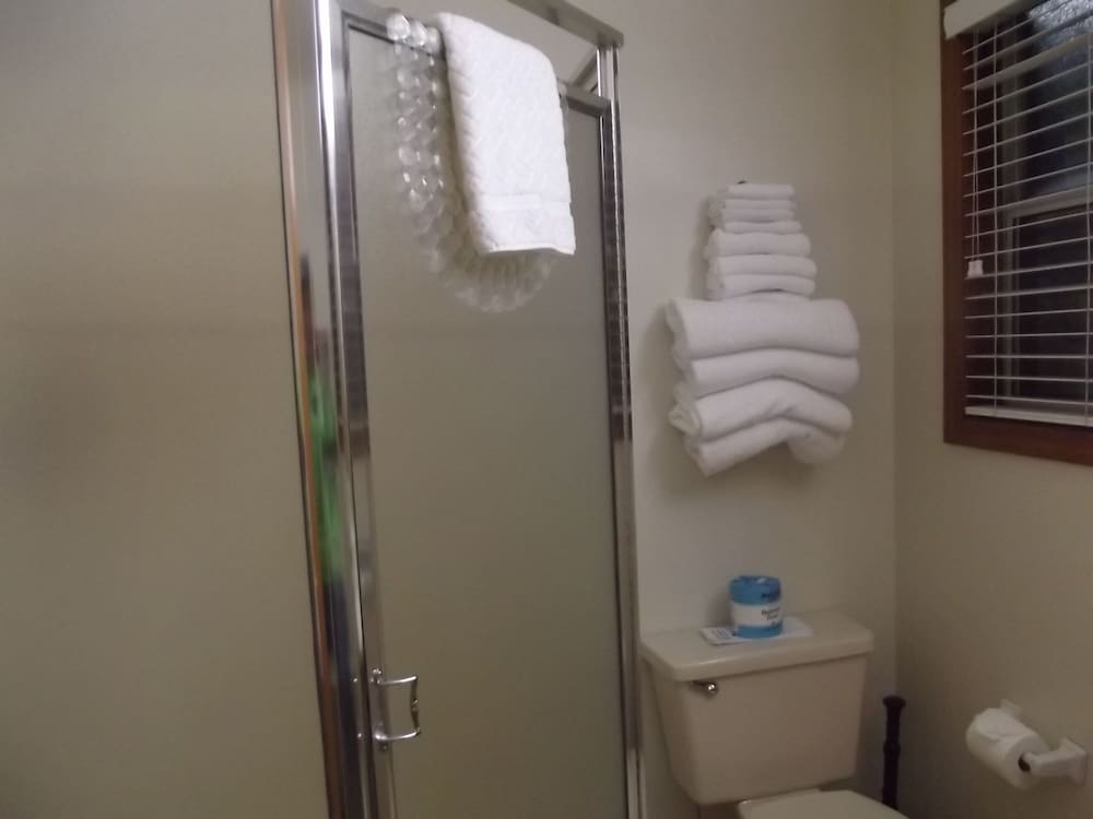 Hillcrest Inn - photo 3