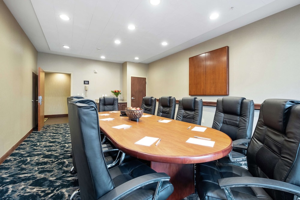Hampton Inn & Suites Rockland - photo 41