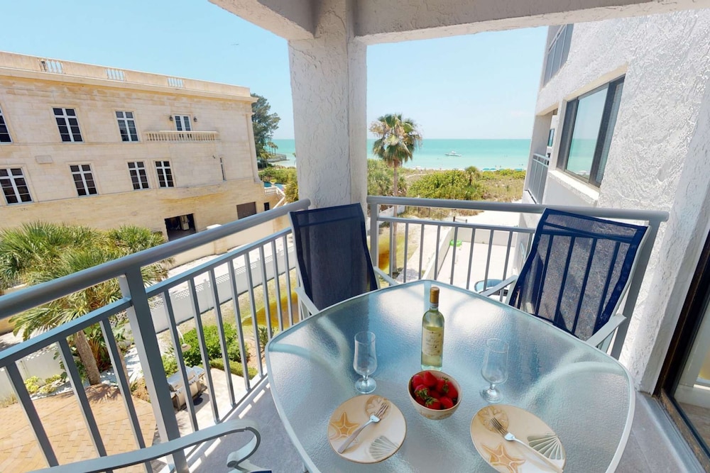 Siesta Sands Beach Resort 4th Floor With Elevator — hotel in Siesta Key