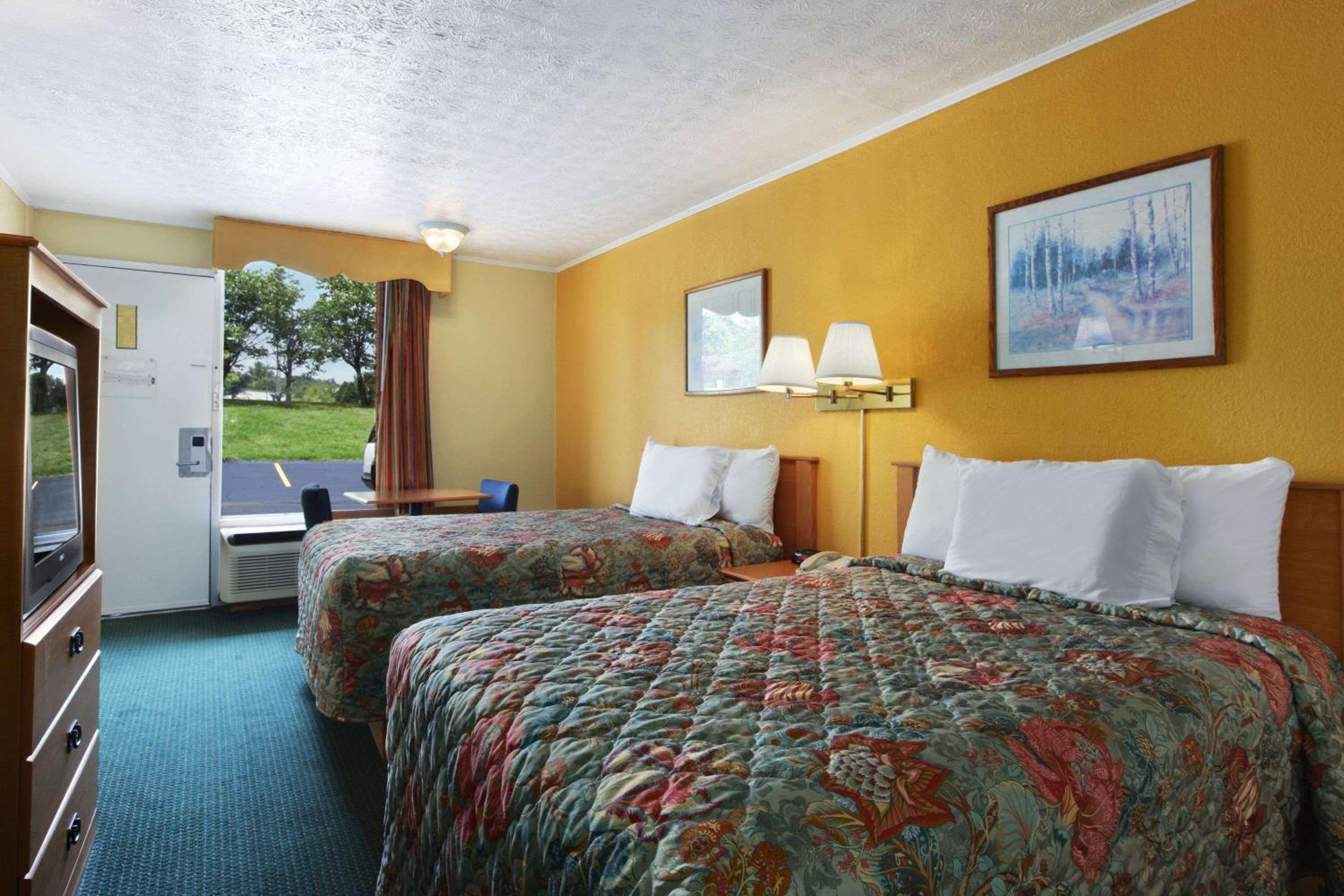 Days Inn by Wyndham Knoxville West - photo 13