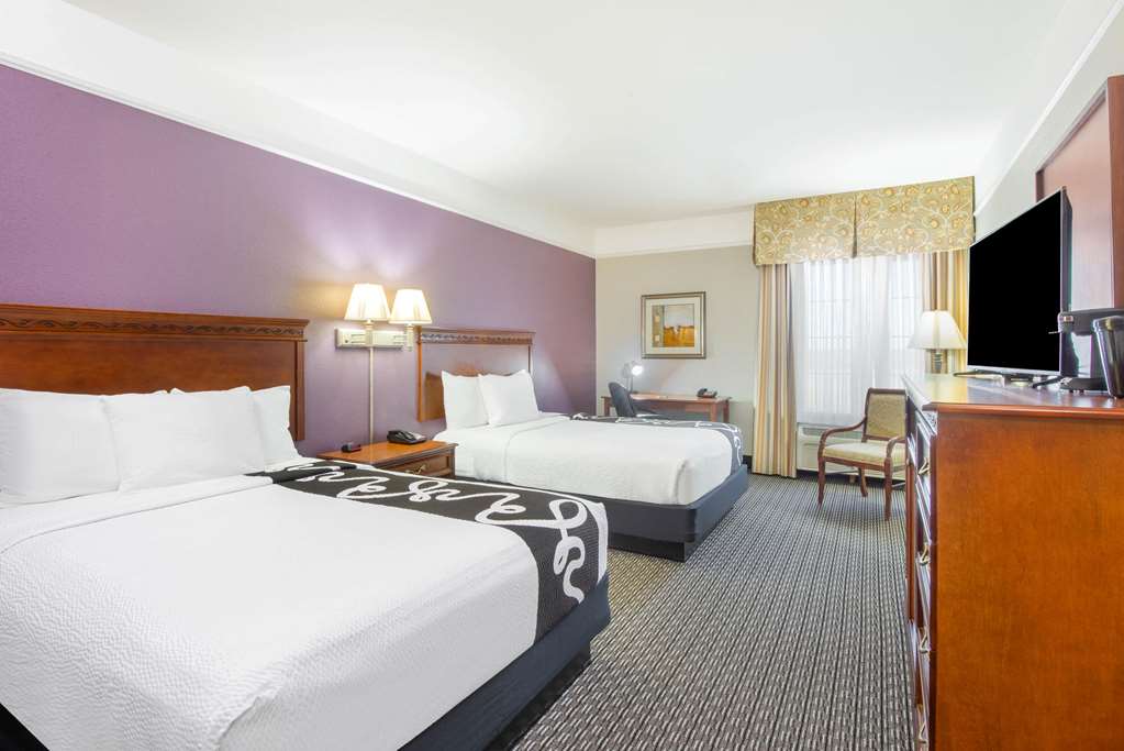 La Quinta Inn & Suites by Wyndham Gainesville - photo 13