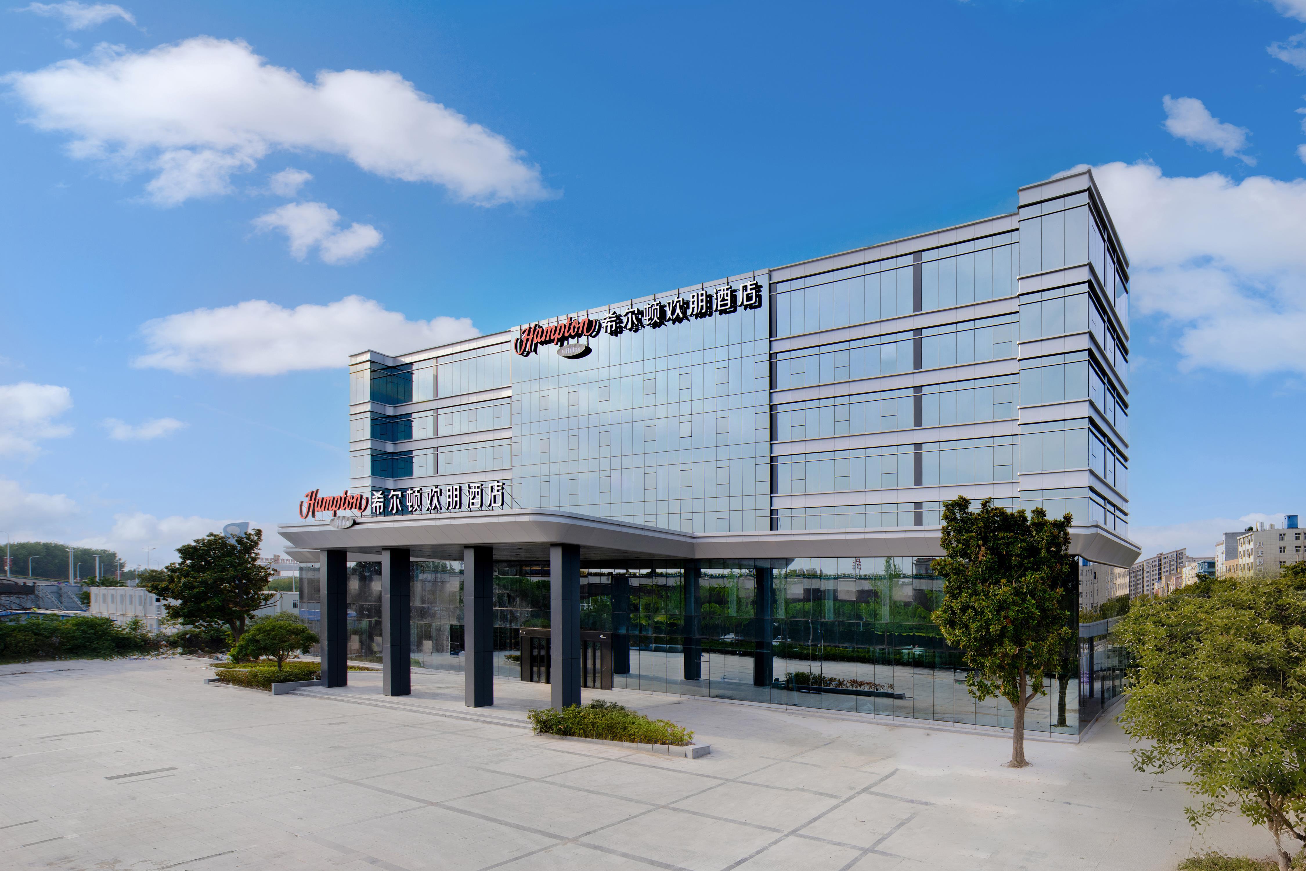 Hampton by Hilton Zhengzhou Xinzheng International Airport — 4-Star Luxury Hotel in Zhengzhou, People's Republic of China