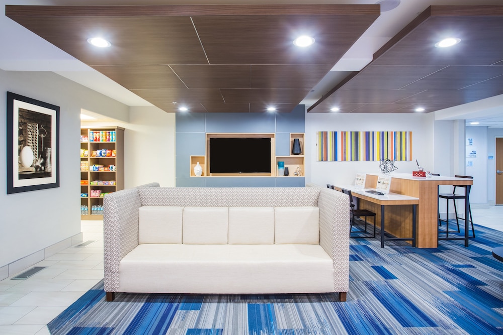 Holiday Inn Express & Suites Cedar City by IHG - photo 47