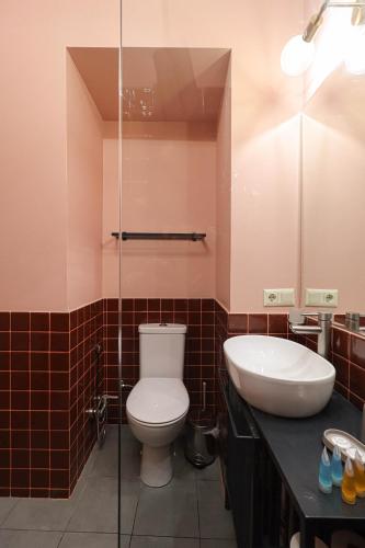 Spacious 1BR Apartment In The Heart of Tbilisi