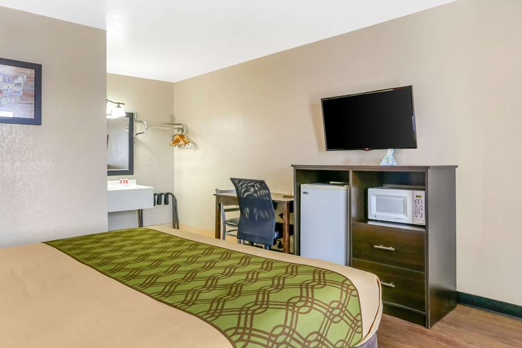 Econo Lodge Shorewood - photo 10