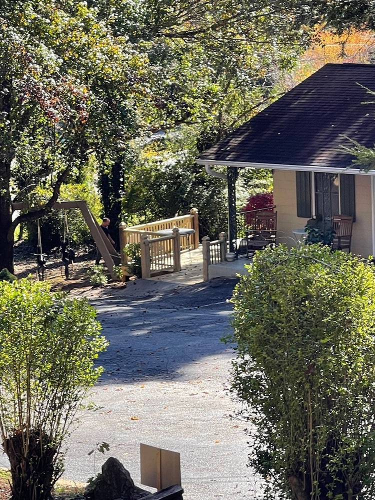 Mountain Aire Cottages & Inn - photo 204
