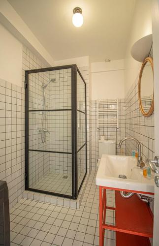 3BR Scenic Terrace Apt in Abanotubani By Wehost