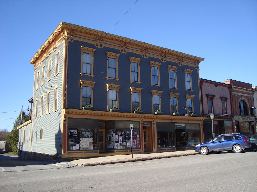 Bristol Suites - photo 2
