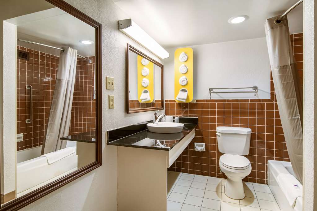 Motel 6 New Stanton PA - photo 16
