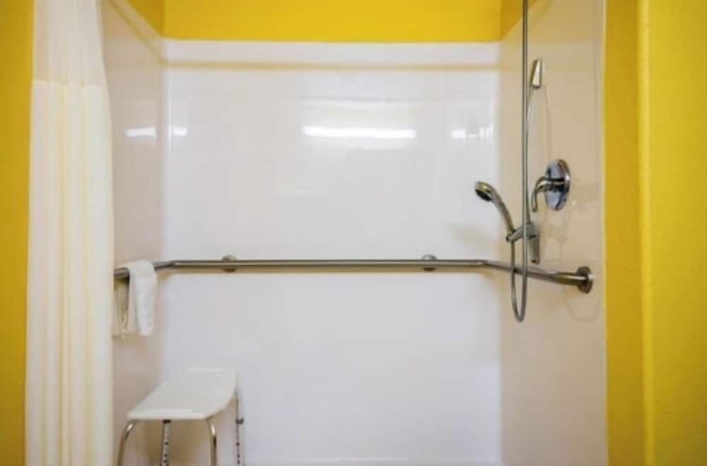 Franklin Inn & Suites - photo 12