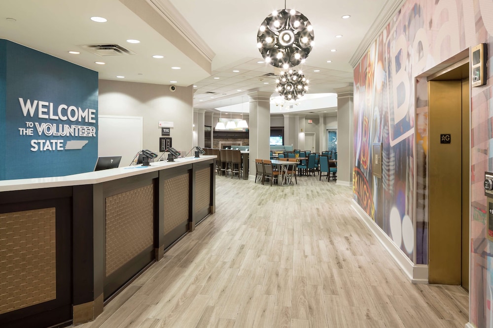 Hampton Inn & Suites Memphis Beale Street - photo 2