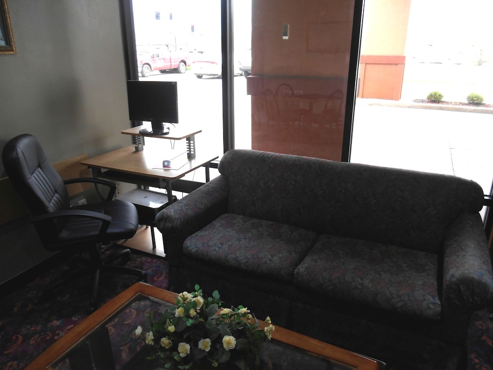 AmeriStay Inn - photo 9