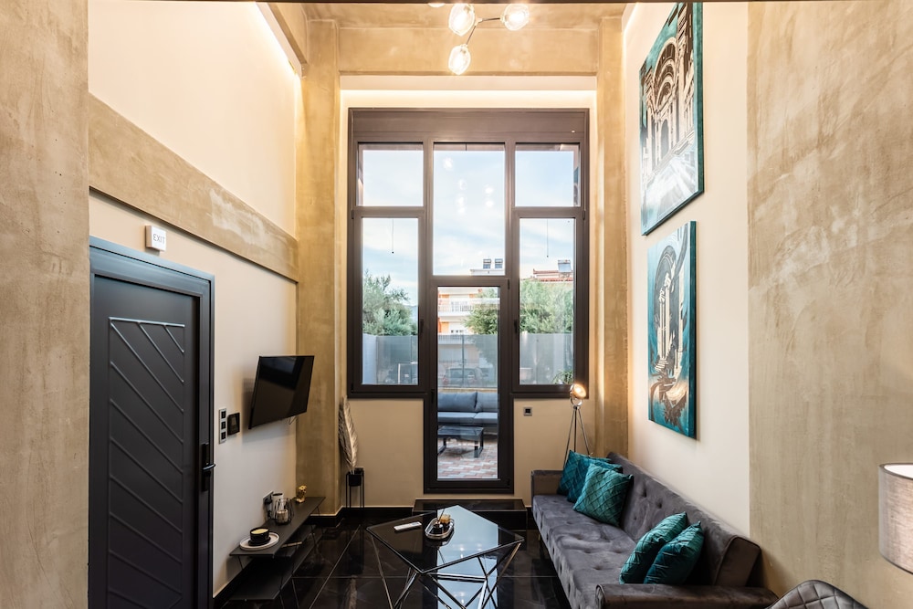 Ventiri Lofts Luxury Duplex w Private Garden — 4-Star Luxury Hotel in Kalamata, Greece