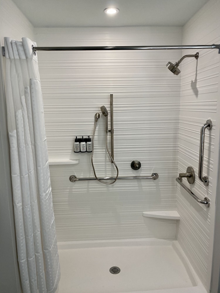 avid hotels Beaumont by IHG - photo 30