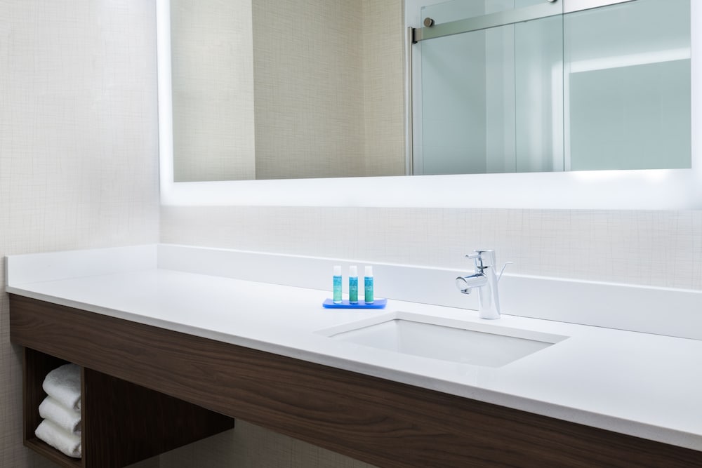 Holiday Inn Express & Suites Columbus Airport East by IHG - photo 30