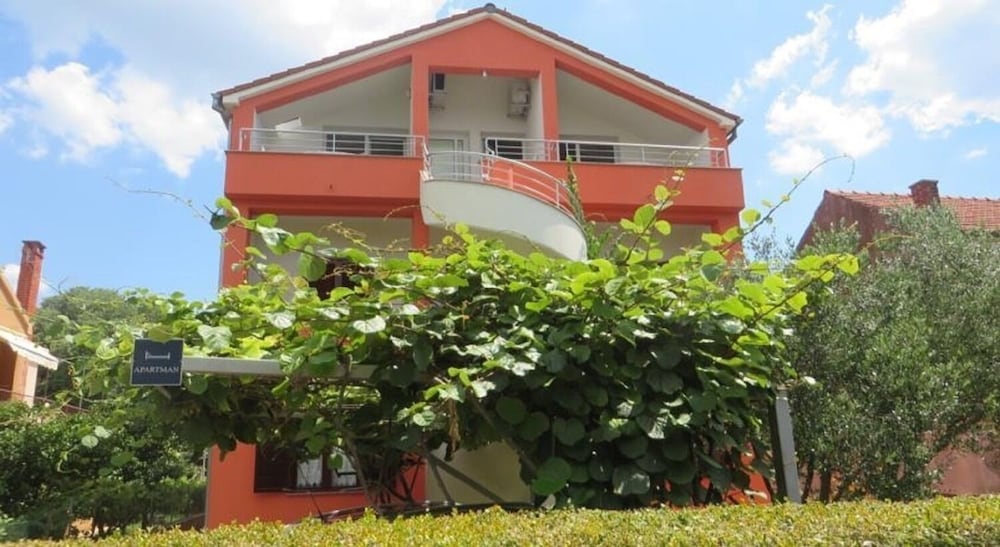 Višnja Free Parking B2 in Biograd Na Moru, Croatia