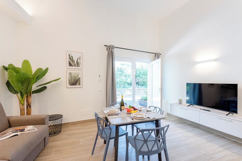 Charming Flat in Cogoleto A — 4-Star Luxury Hotel in Cogoleto, Italy