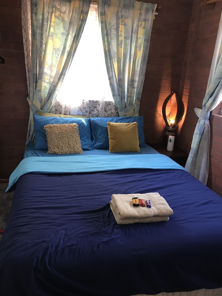 Xyl Holiday Inn — 4-Star Luxury Hotel in Caloundra, Australia