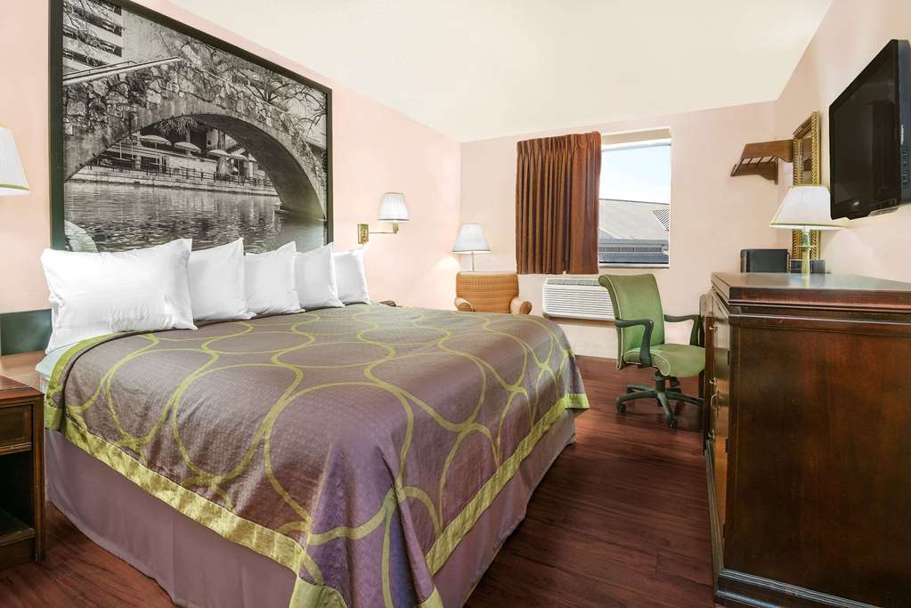 Super 8 by Wyndham San Antonio I 35 North - photo 12