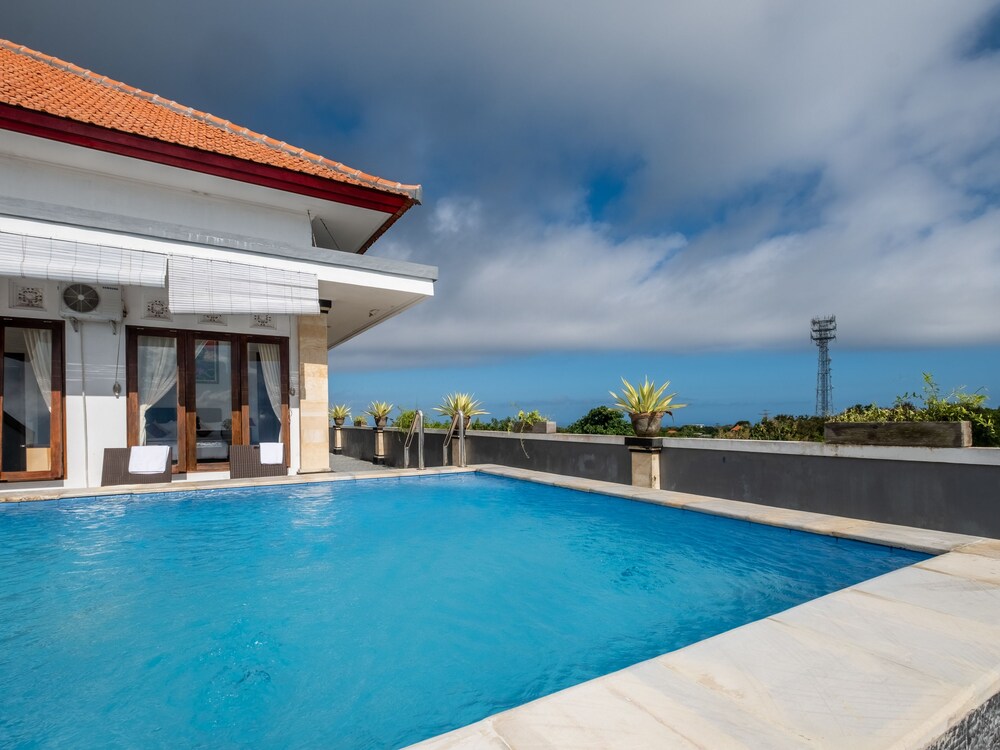 OYO 929 Uluwatu Suites