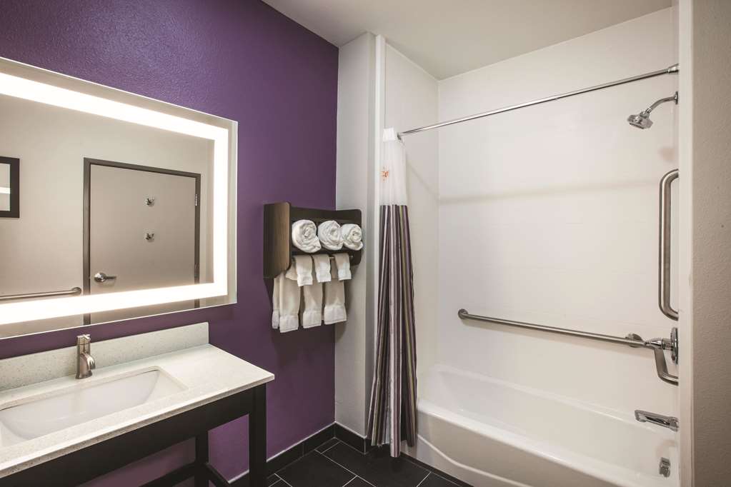 La Quinta Inn & Suites by Wyndham Lubbock South - photo 16