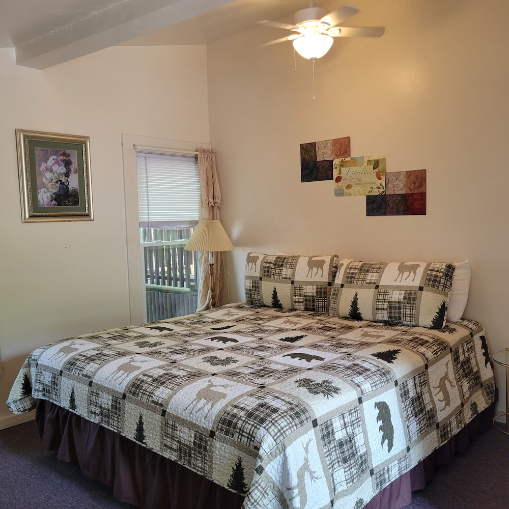 Weirs Beach Motel and Cottages - photo 21