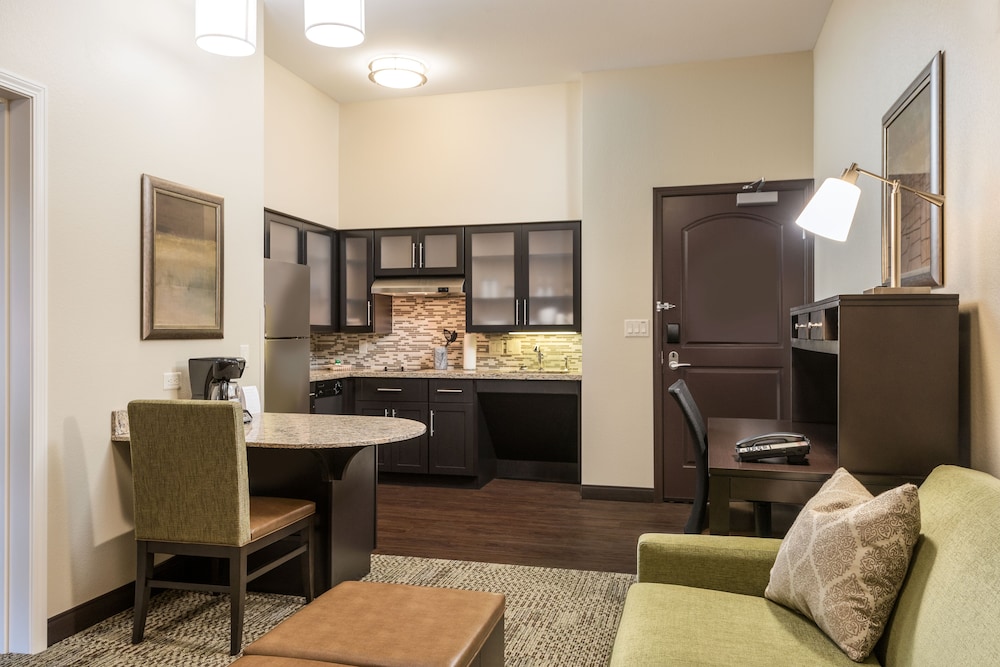 Staybridge Suites Eau Claire Altoona by IHG - photo 10