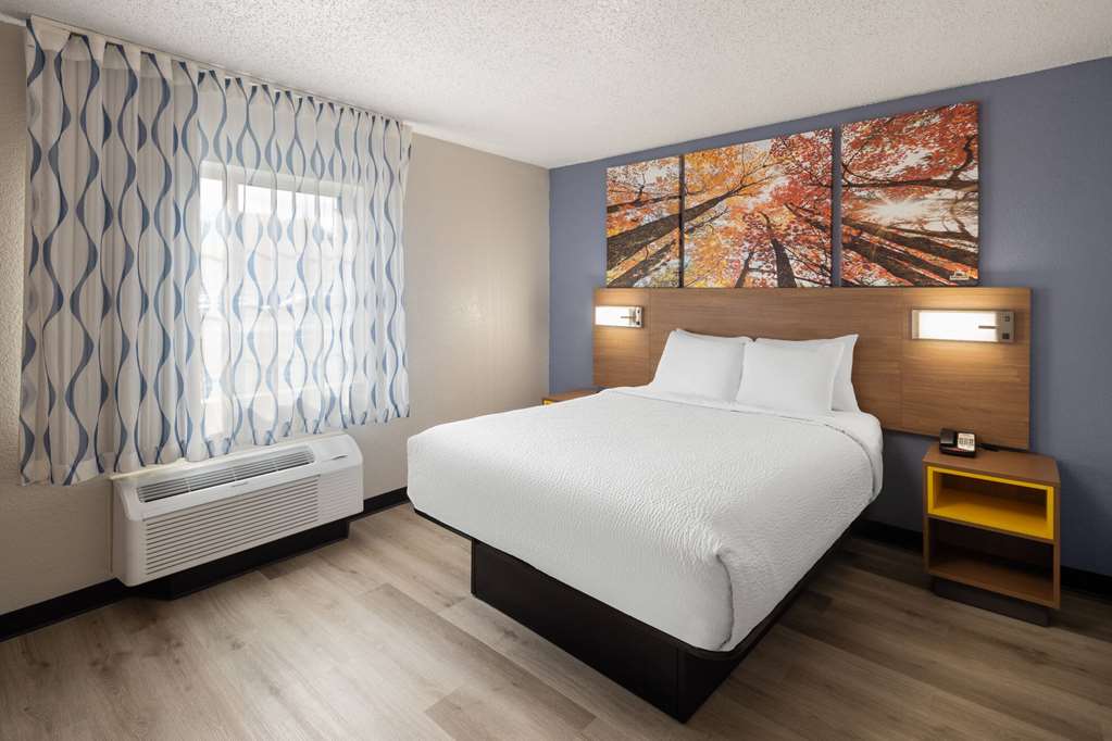 Days Inn & Suites by Wyndham Green Bay WI. - photo 21