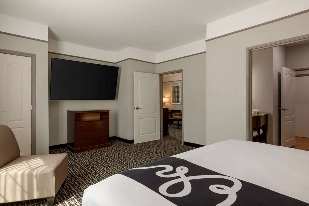 La Quinta Inn & Suites by Wyndham Dumas - photo 11