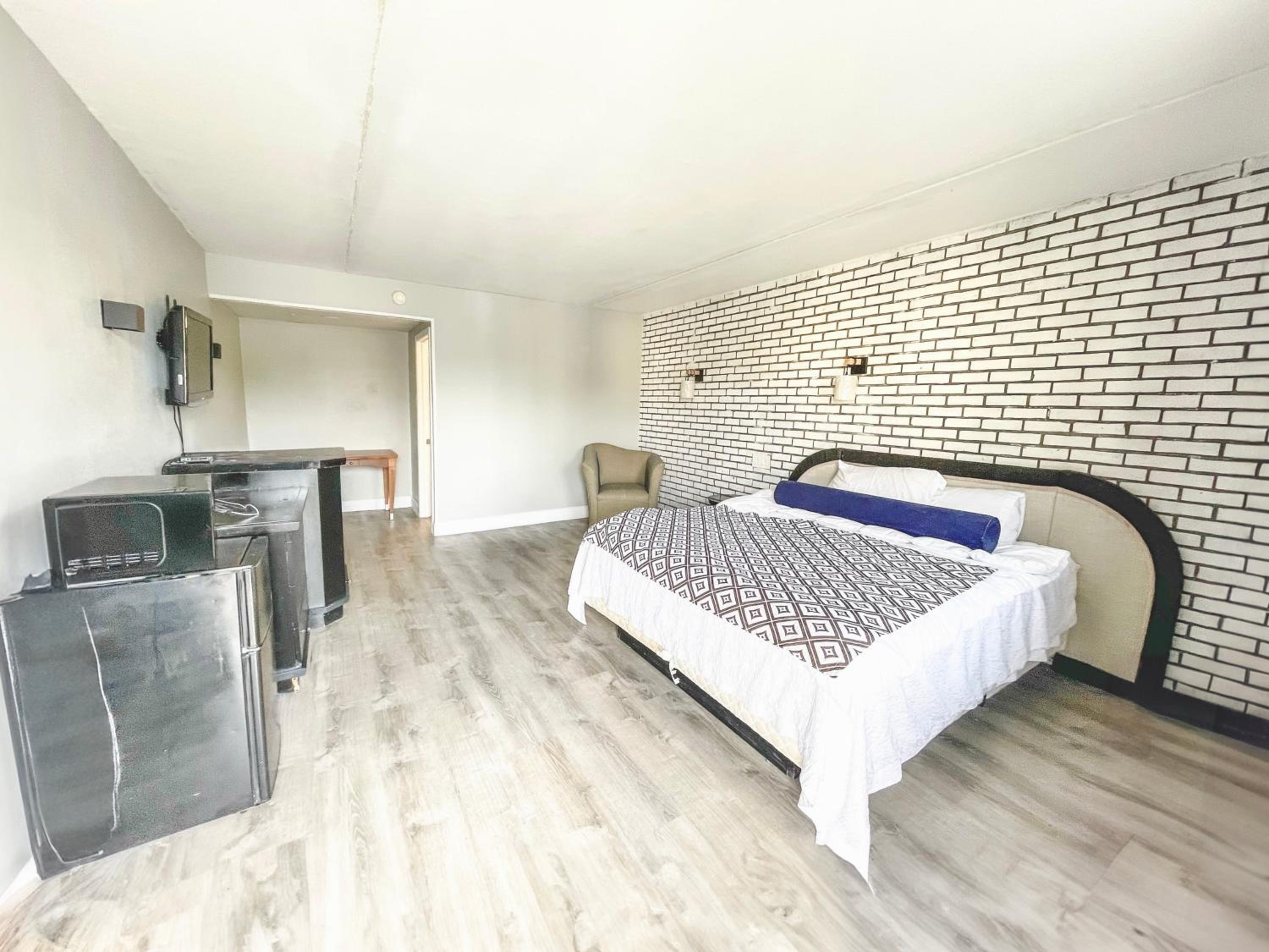 Penn Lodge Hotel & Suites - photo 13
