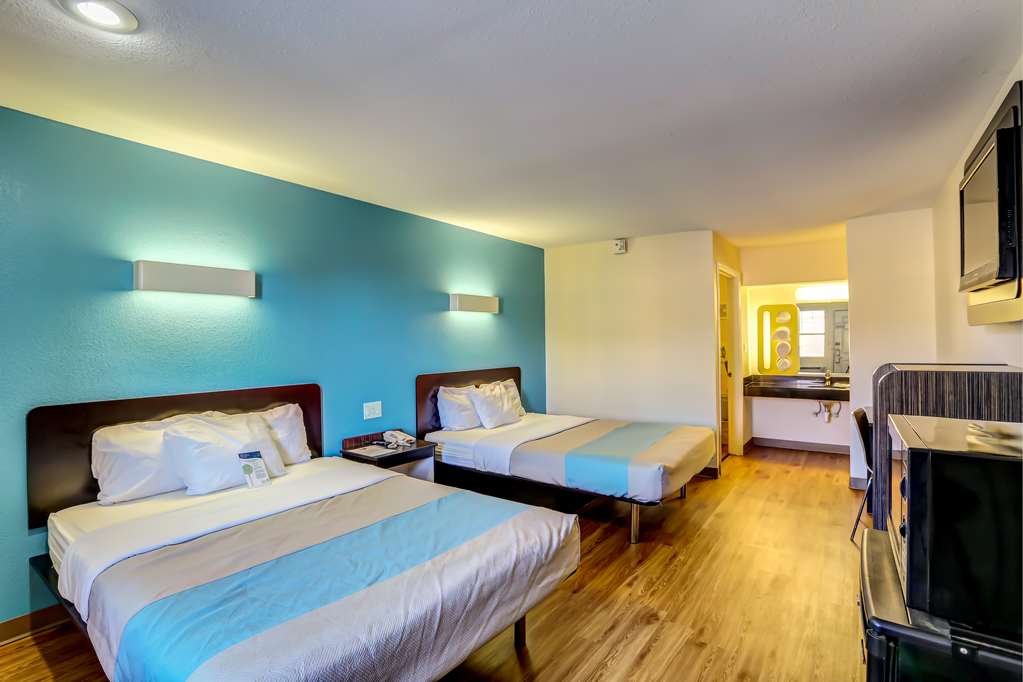 Motel 6 Dickson TN - photo 25
