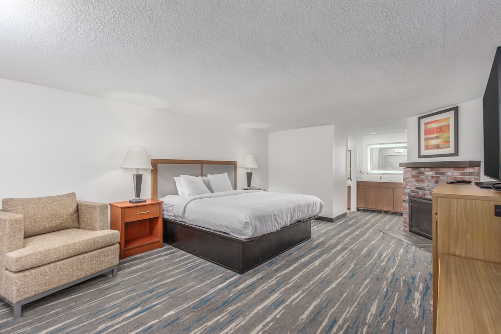 Crossroads Inn & Suites - photo 15
