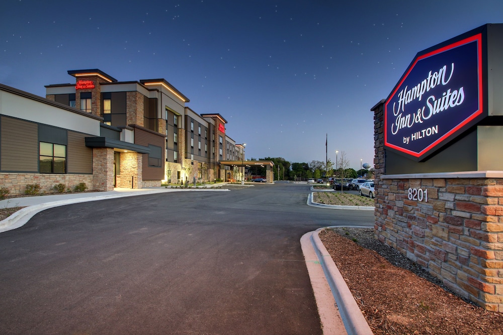 Hampton Inn & Suites Milwaukee West - photo 59