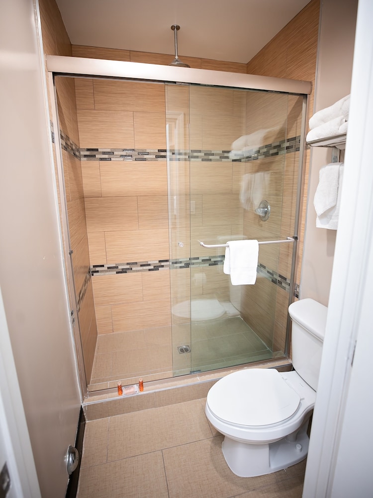 Diamond Bell Inn & Suites - photo 27