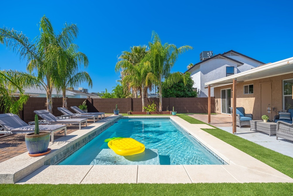 Kristys Kastle - carbon neutral hotel in Phoenix