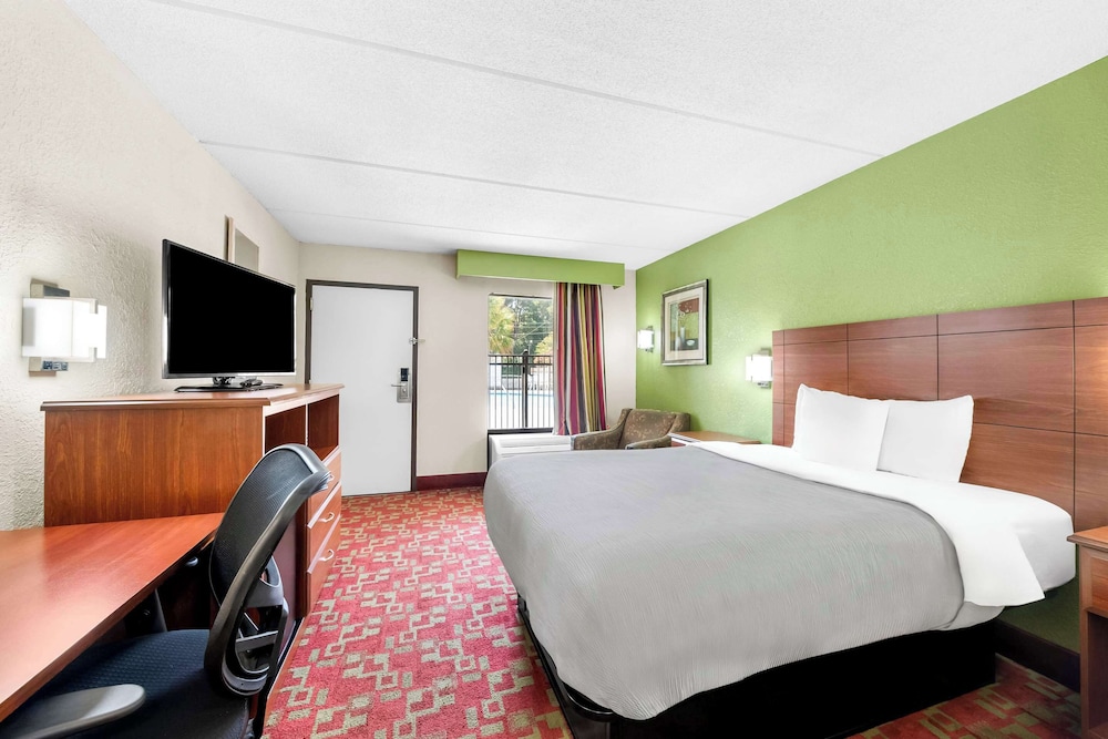 Quality Inn Selma Smithfield - photo 16